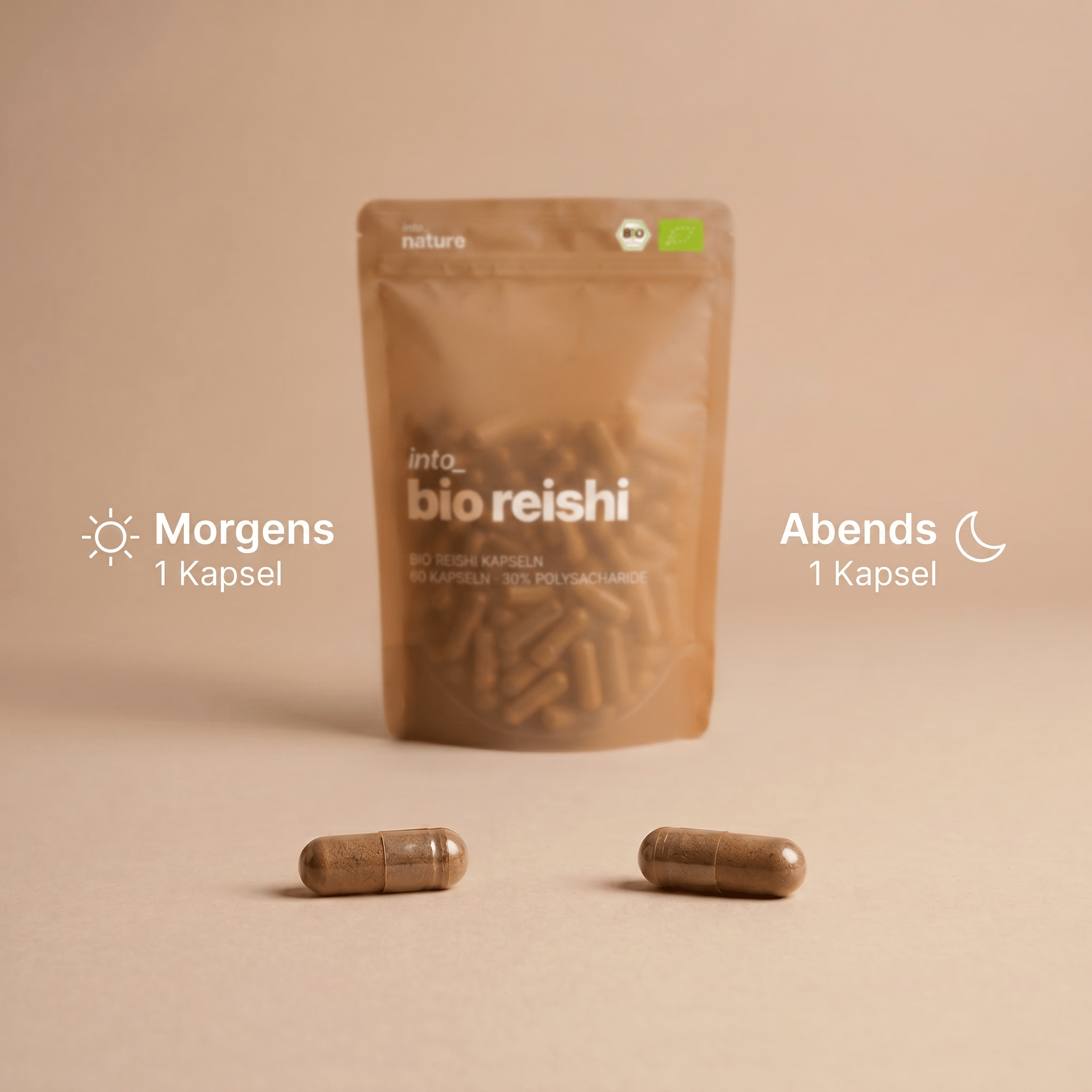 Geöffnete Reishi Kapseln zeigen das hochkonzentrierte Extrakt-Pulver