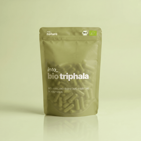 Verpackung der Into Nature Bio Triphala Kapseln Vorderansicht