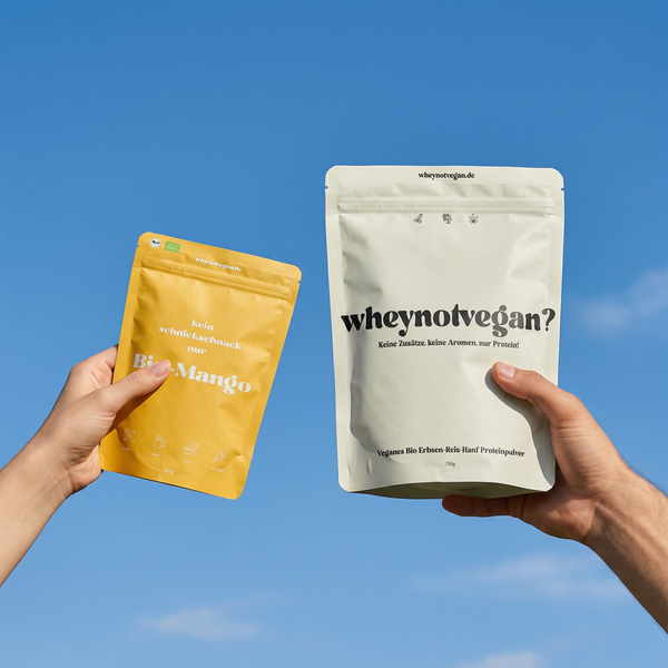 Veganes Proteinpulver und natürliches Fruchtpulver für einen individuellen Shake